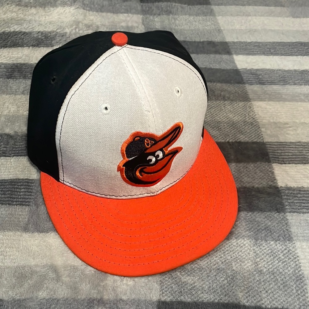 Men’s Orioles New era hat. Size 7 1/8 good condition